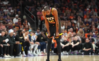 "Celtics" išsaugojo paskutinę gyvybę, "Suns" sezonas baigtas pažeminimu